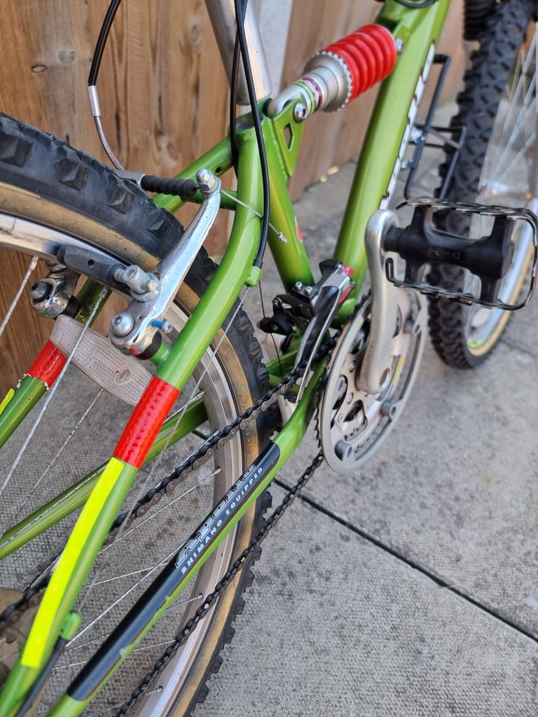 APOLLO GURU BIKE, GREAT CONDITION LOOKS AS NEW FULL SUSPENSION 26" WHEELS