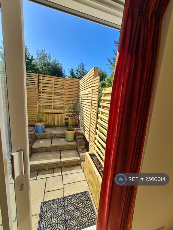 image for 1 bedroom flat in Talbot Avenue, High Wycombe, HP13 (1 bed) (#2560014)