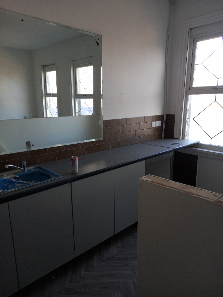 **TO LET*HIGH SPEC**1 BED/LARGE STUDIO**FLAT 1**4-6 WATERLOO ROAD**