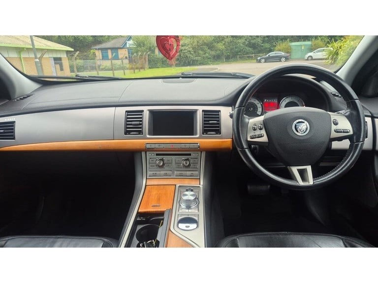 2010 Jaguar XF d V6 Luxury Saloon Diesel Automatic
