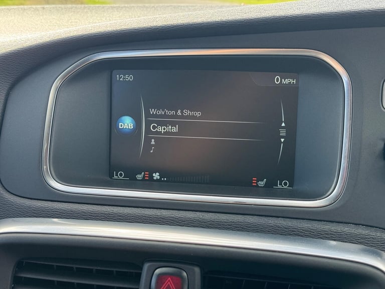 2016 Volvo V40 2.0 D4 R-Design Lux Nav Auto Euro 6 (s/s) 5dr HATCHBACK Diesel Automatic