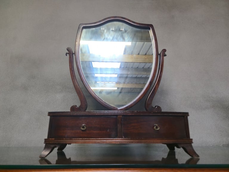 An early 20th century mahogany dressing table or toilet mirror