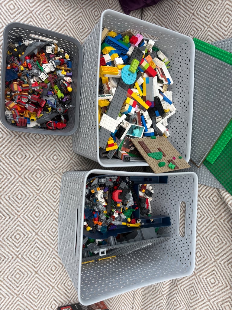 4 Tubs worth of LEGO!