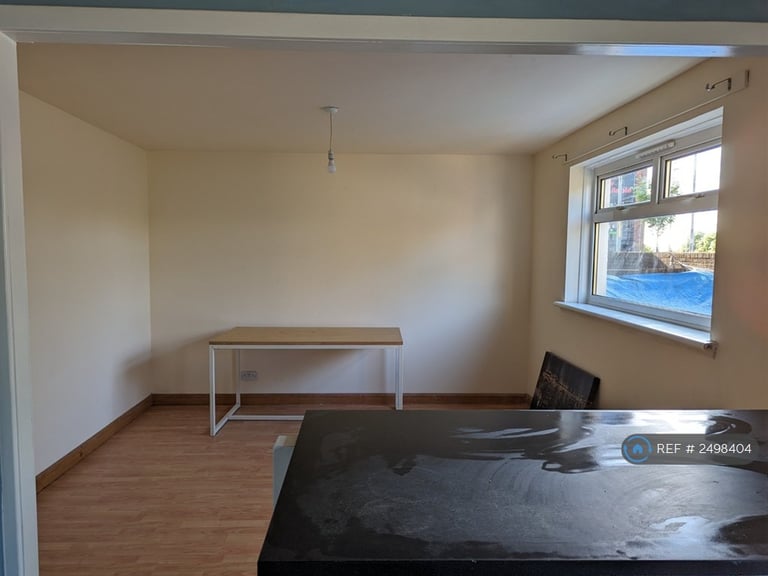 4 bedroom house in Maclean Square, Glasgow, G51 (4 bed) (#2498404)