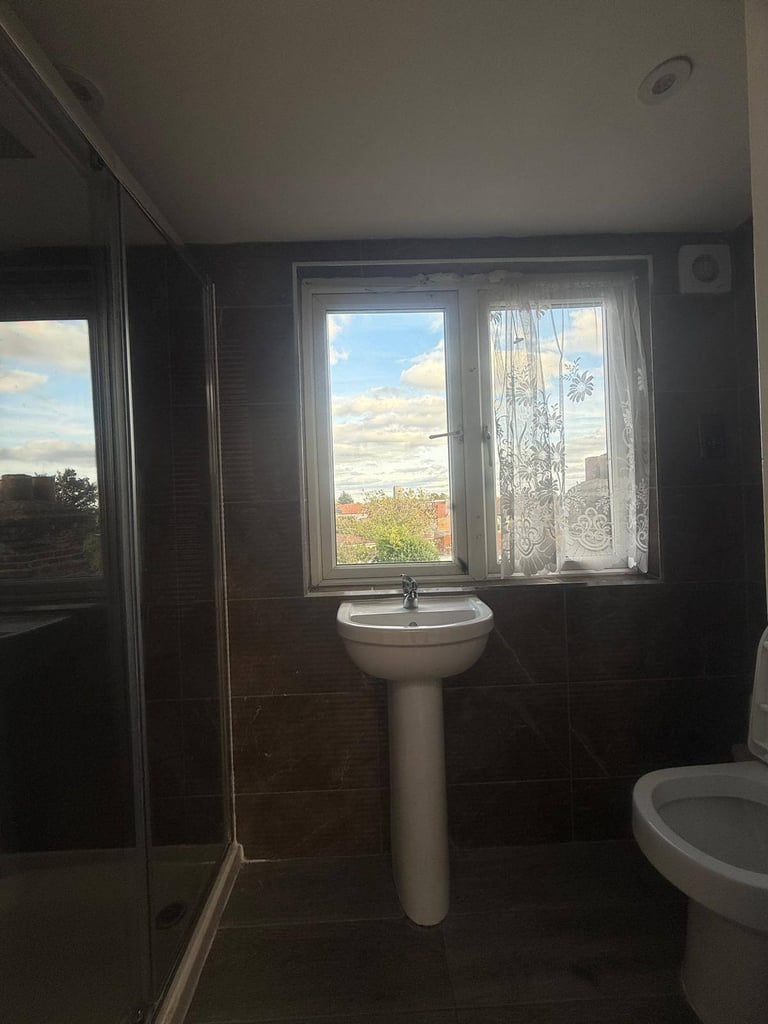HMO licensed property for 5 under the borough of Hounslow 