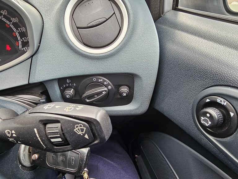 **AUTOMATIC** FORD FIESTA TITANIUM 1.4 AUTOMATIC **ULEZ FREE**