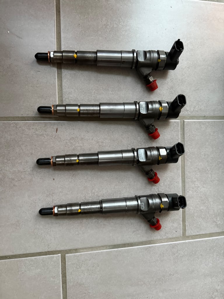 Vauxhall vivaro injectors x 4 2 litre M9R ENGINE CODE 
