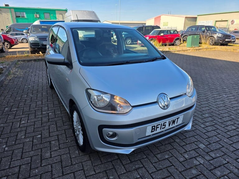 VOLKSWAGEN UP 1.0 High up! 2015