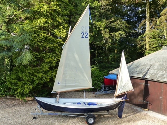 Dinghy - 17 foot trailer/sailer