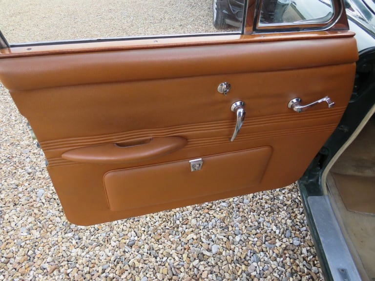 1968 Jaguar 420 4.2 MOD MANUAL Saloon Petrol Manual