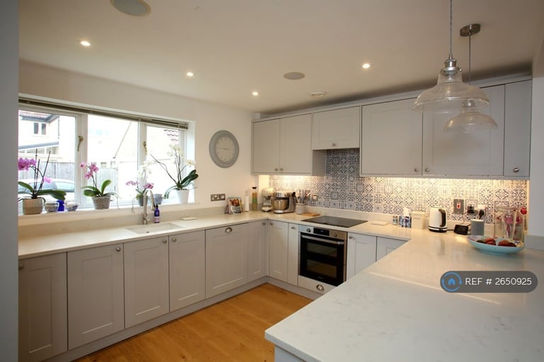 5 bedroom house in The Cedars, Lea, Nr Malmesbury, SN16 (5 bed) (#2650925)