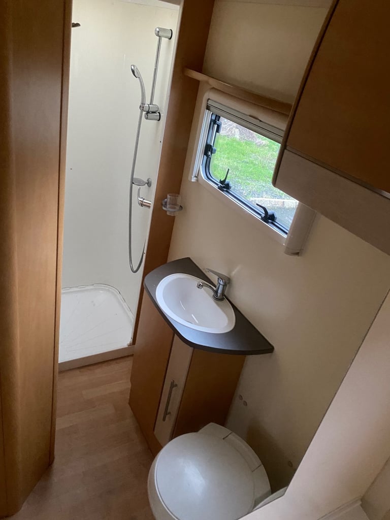 Baileys Pegasus 534 4 berth 2011 fixed bed end bathroom motor mover nice van 