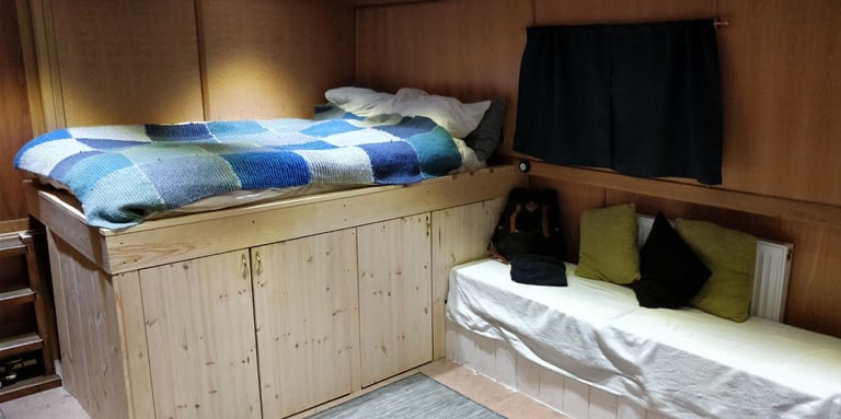 Large Cruising Widebeam boat, 2 bedrooms, 2 bathrooms, incl an ensuite, all bills included - RM1 3DR