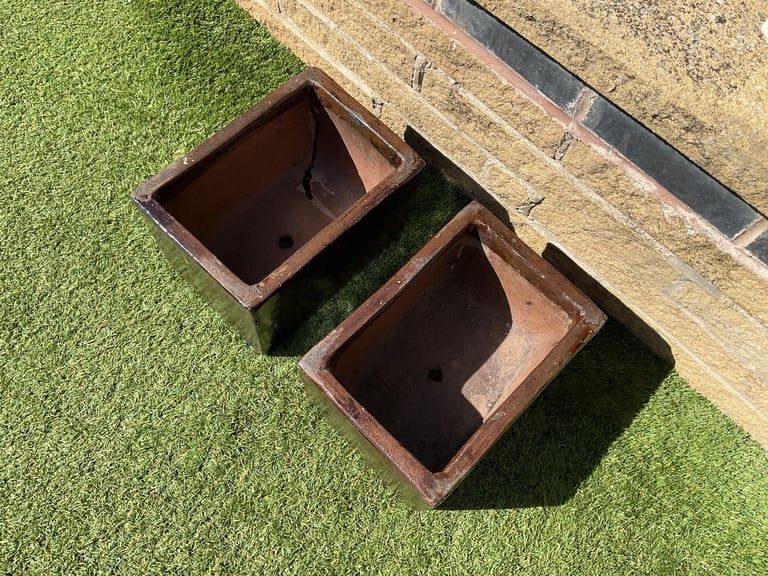 2 STONE GARDEN PLANTERS/TROUGHS