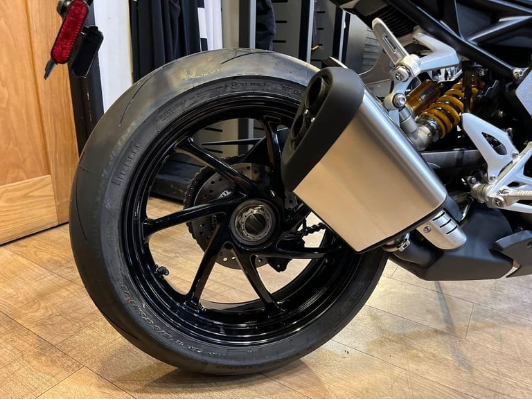 2025 Triumph Speed Triple 1200 RS PREMIUM COLOUR Petrol red 6 Speed