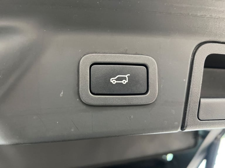 2017 Land Rover Range Rover Velar 3.0 SD6 V6 First Edition SUV 5dr Diesel Auto 4WD Euro 6 (s/s) (...