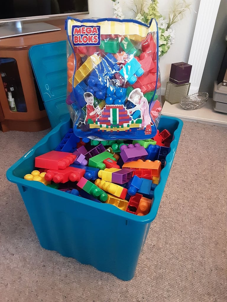 Mega Bloks, giant boxful plus bonus bag