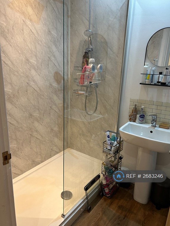 1 bedroom flat in Parkfield Road, Aigburth, Liverpool, L17 (1 bed) (#2683246)