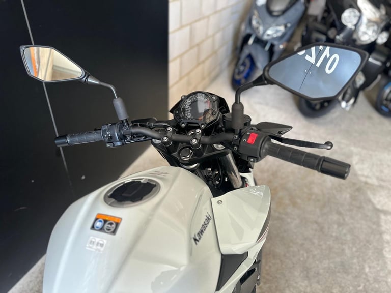 STUNNING ONE OWNER 2024/24 KAWASAKI Z400 MOTORCYCLE 