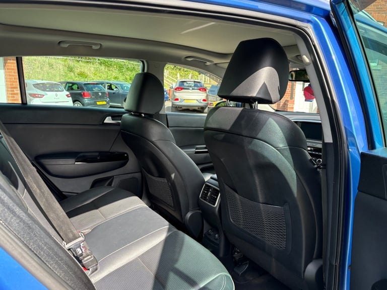 Kia Sportage 2.0 Diesel ISG 4 AWD Auto.Heated leather,reverse camera,pan roof