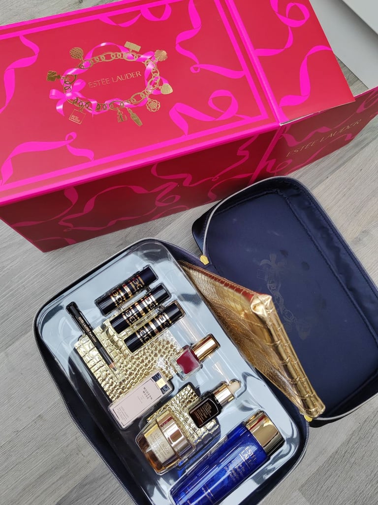 image for NEW ESTEE LAUDER DELUX