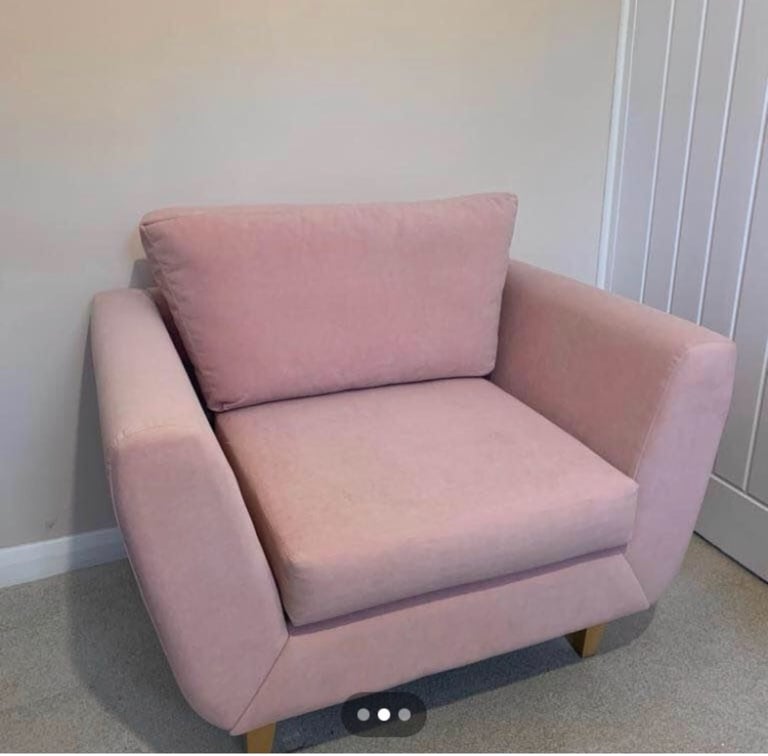 image for Pink Velvet Accent Chair 
