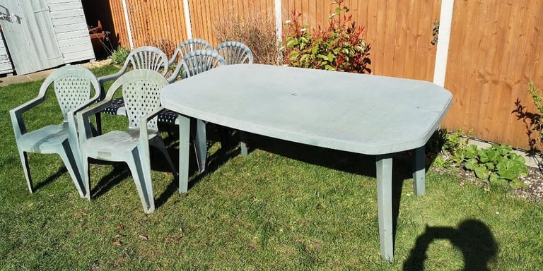 Green plastic garden table and 6 chairs | in Kings Lynn, Norfolk | Gumtree