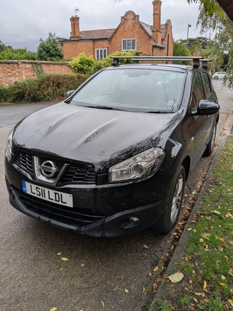 2011 Nissan Qashqai for repair or parts.