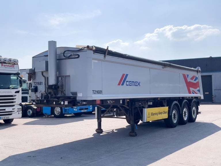 WILCOX INSULATED TIPPING TRAILER 