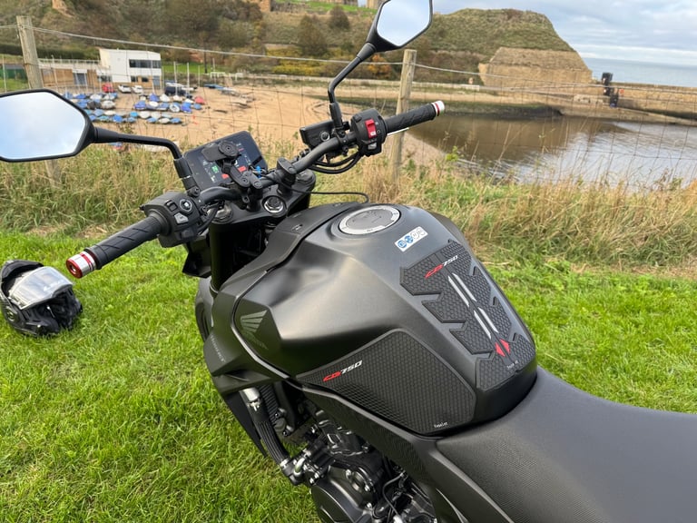 Honda CB750 Hornet (2025 model, 755cc)