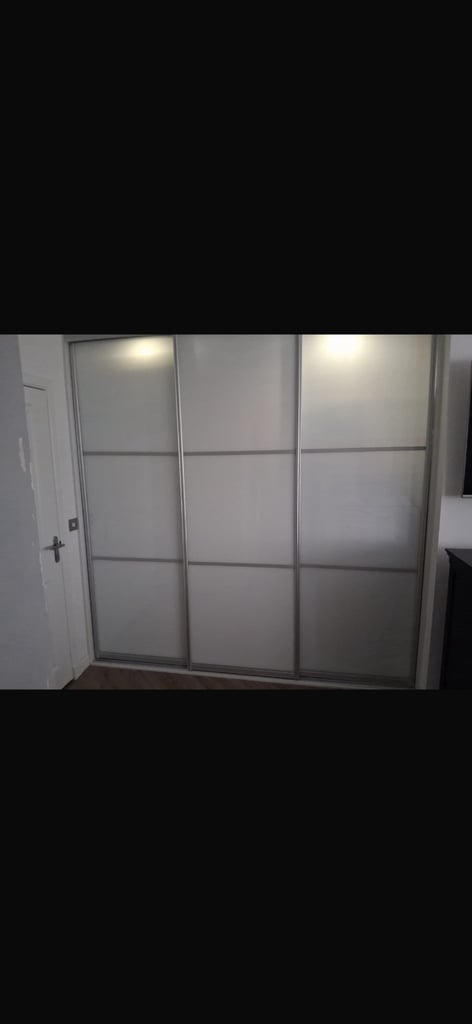 image for Wardrobe doors x3 and tracking