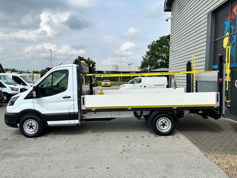 75 Reg, Ford Transit L4 130-Ps,FWD,Traffic Management Dropside, Tow Bar, Air-Con