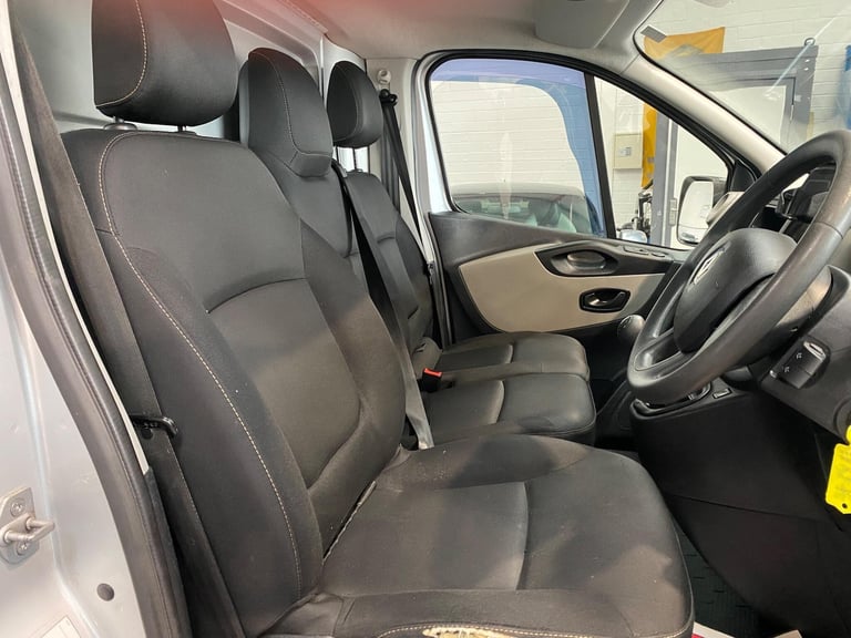 2018 Renault Trafic 1.6 dCi 27 Business+ SWB Standard Roof Euro 6 5dr PANEL VAN Diesel Manual