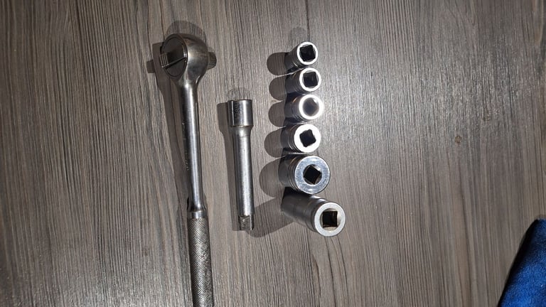 Ratchet /  Sockets / Extension. 