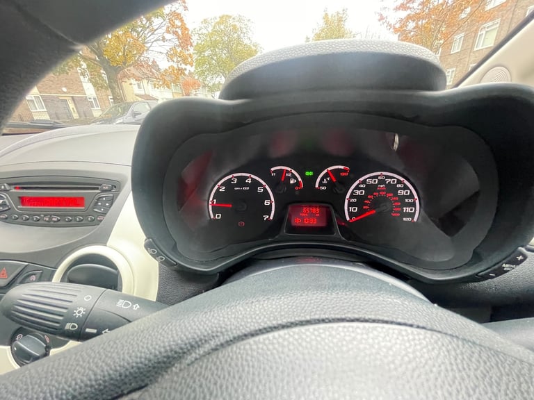 Ford, KA, Hatchback, 2012, Manual, 1242 (cc), 3 doors
