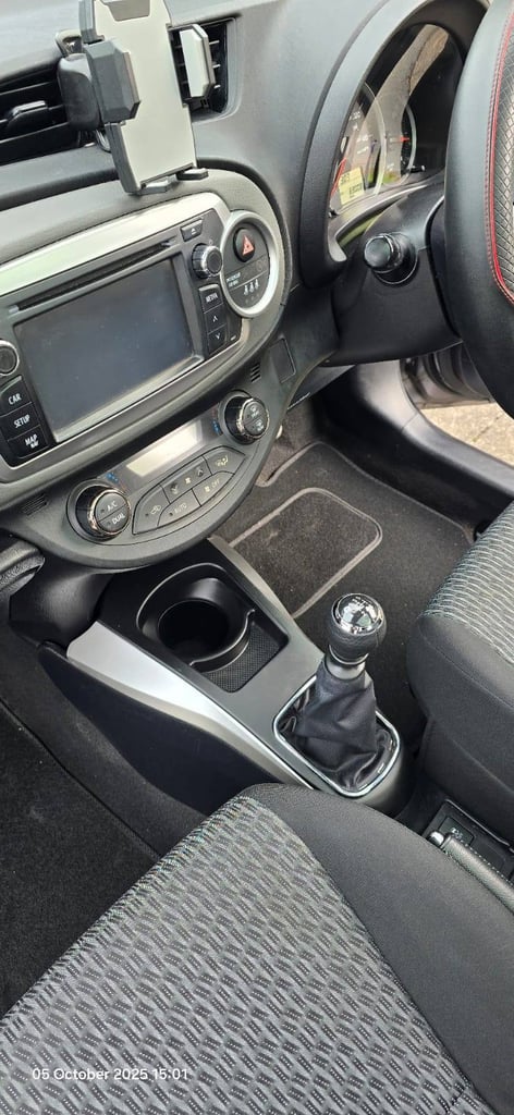 Toyota, YARIS, Hatchback, 2014, Manual, 1329 (cc), SUNROOF, 5 doors