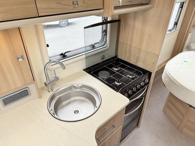 2017 BAILEY UNICORN VIGO LUXURY TOURING CARAVAN