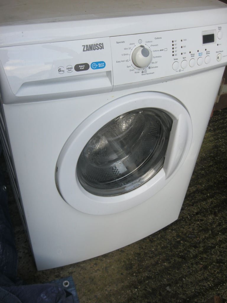 image for WHITE 'ZANUSSI' WASHING MACHINE. 6KG - 1600 SPIN. IN GOOD ORDER. DELIVERY 