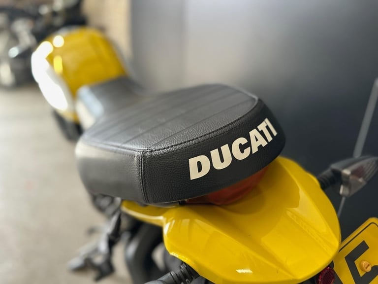 STUNNING LOW MILEAGE 2015/15 DUCATI SCRAMBLER ICON MOTORCYCLE