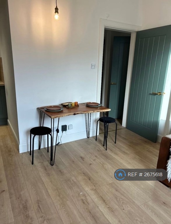 1 bedroom flat in Northfield Place, Aberdeen, AB25 (1 bed) (#2675618)