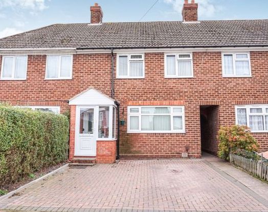 **THREE BEDROOM TERRACED HOUSE TO LET**IDEAL FAMILY HOME**DRIVEWAY**