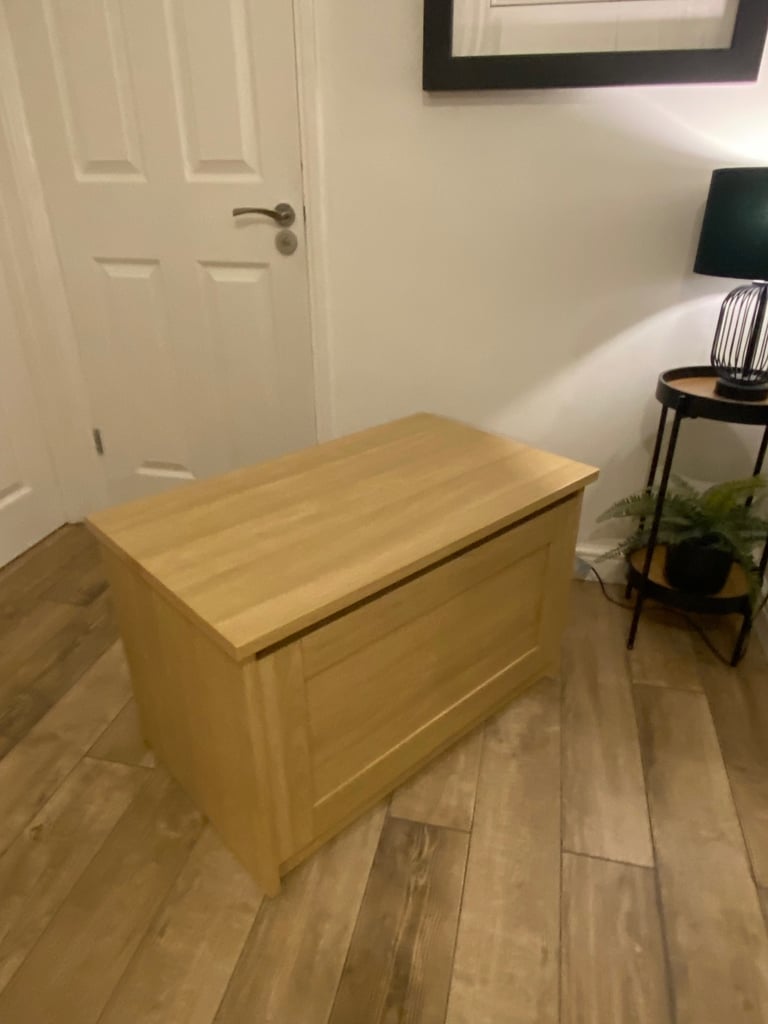 Oak-Effect Toy Chest
