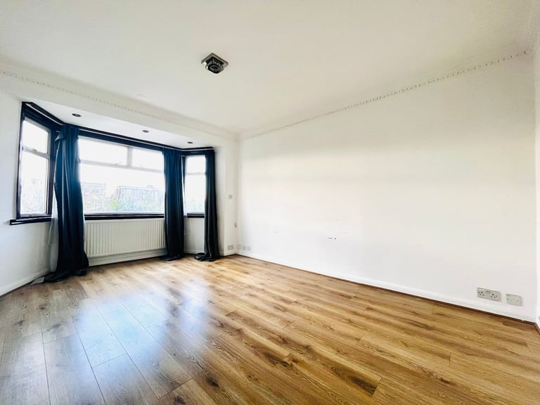 5 bed semi-detached house to rent The Vale, Cricklewood NW11 - Available Now