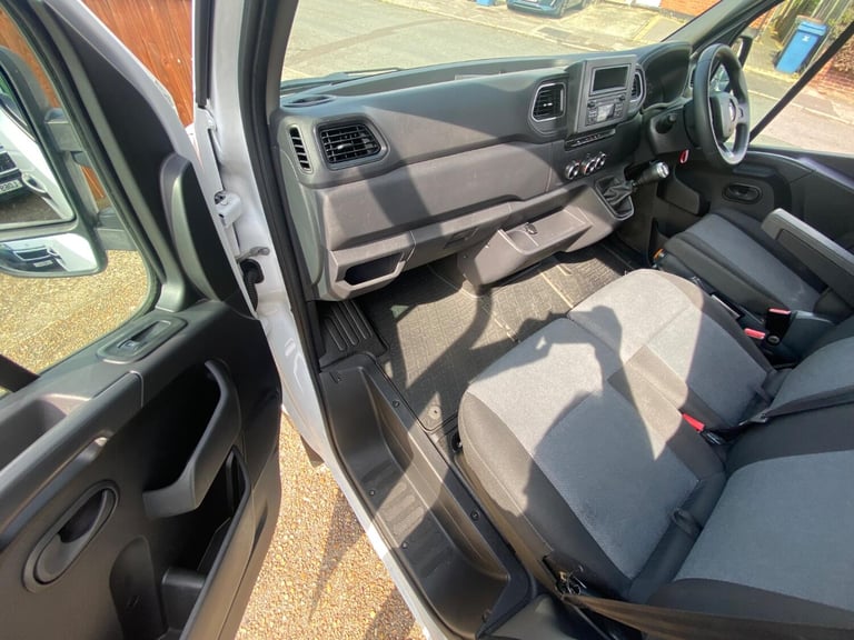 RENAULT MASTER 2.3 FWD MM35 dCi 135 Business+ MY19 White Manual Diesel 2021