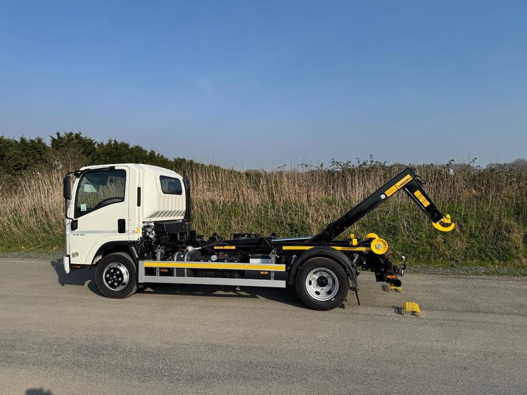 Isuzu Forward N75-150 hook loader  DIESEL MANUAL 2025