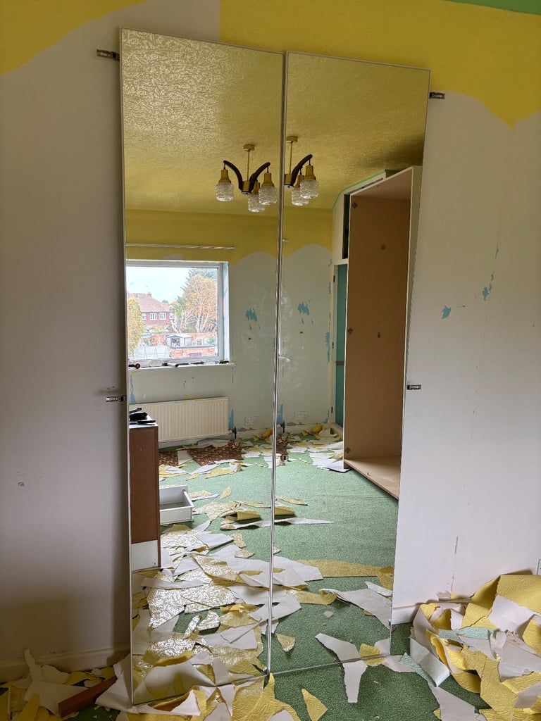 Double door wardrobe with mirrors 