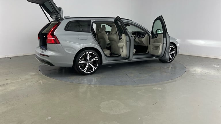 2025 Volvo V60 Plus, B4 Mild hybrid, Petrol, Dark Estate Petrol Automatic