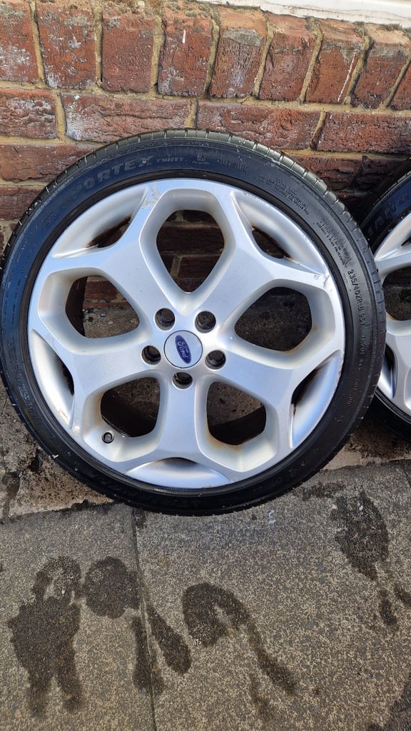 Ford Focus ST ford connect alloy wheels 