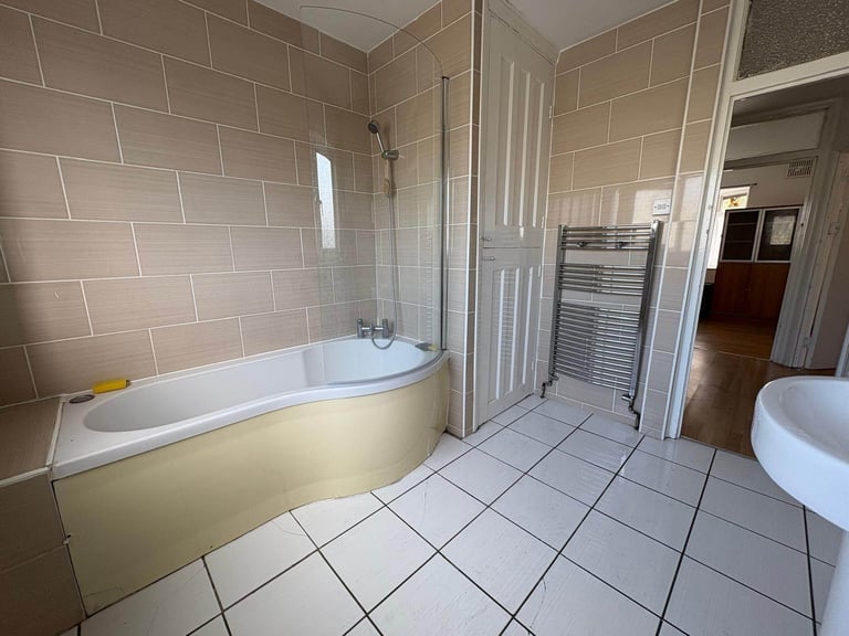 4 bed house in Barking  ,Strictly No agents or company let ,Working Professional 