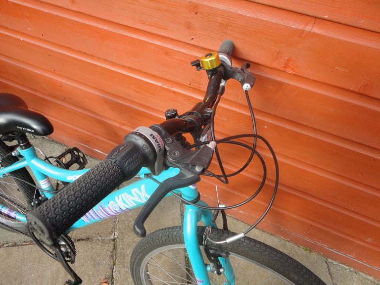 Apollo kinx girls bike, suit age 8 to 11 years, 24 inch wheels, 18 gears, working order